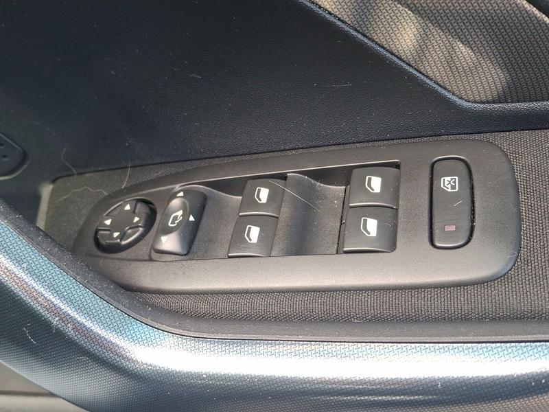 Used Peugeot 2008 NV19UNU 48