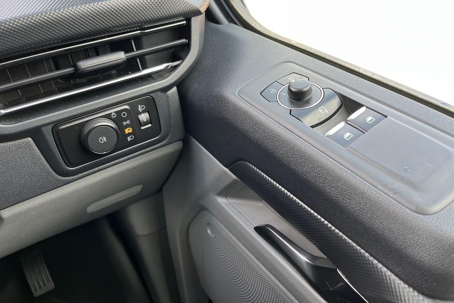 Ford TRANSIT CUSTOM Photo autoimg-412046147da948c0b9179f24b60342e9cf147ca5.jpg