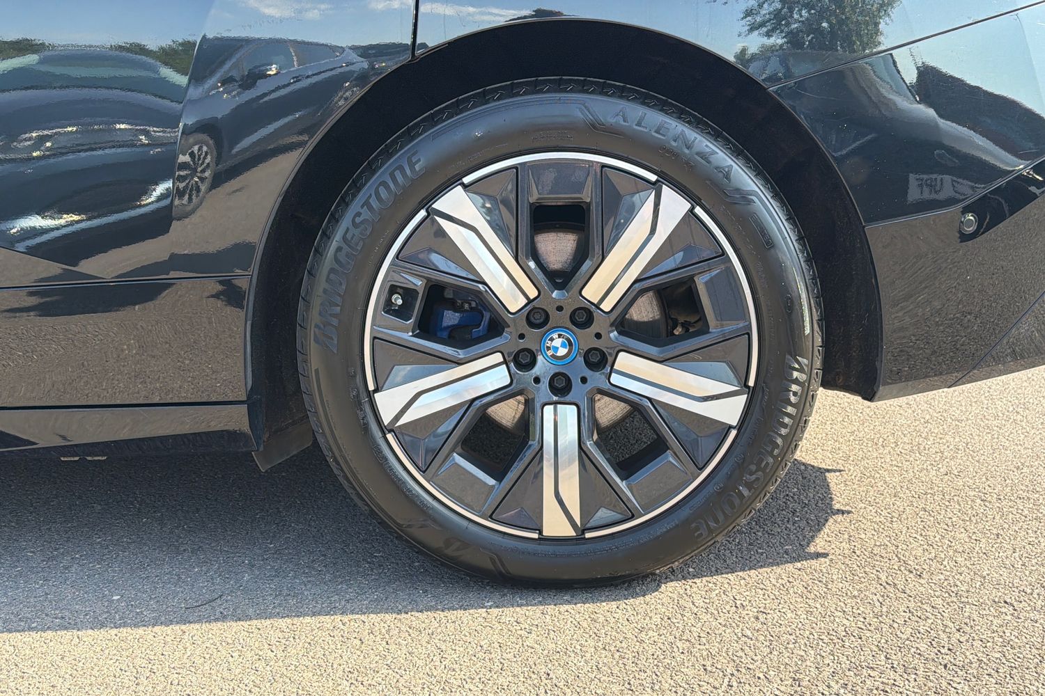 BMW iX Photo 7