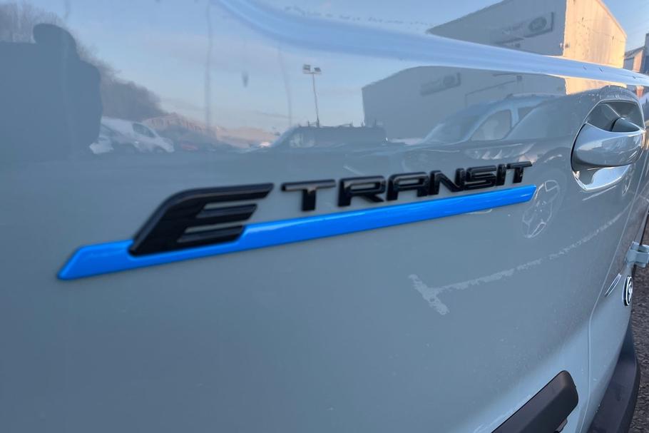 Used Ford E-Transit Courier JMZ5477 19