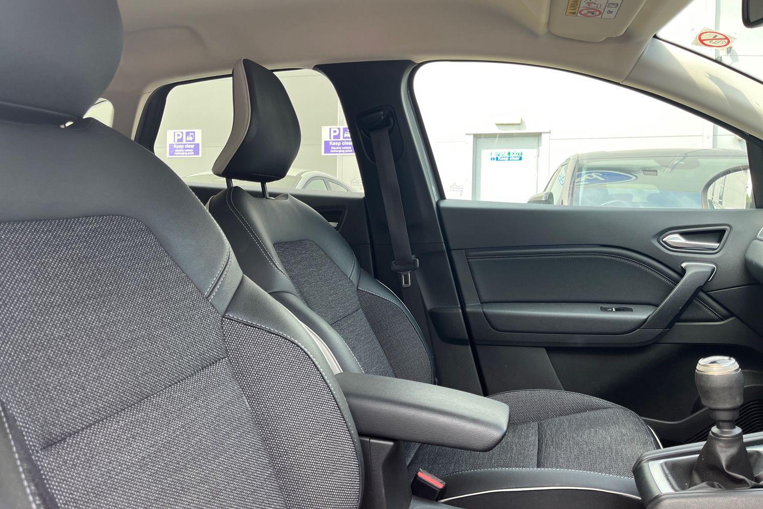 Renault CAPTUR Photo 16