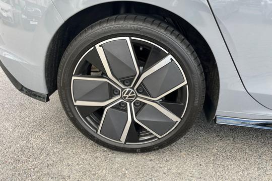 Volkswagen Golf Photo autoimg-4123f3ff73a71d2db3f3e9513c49a12de1404de6.jpg