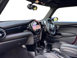 MINI Hatch Photo 2