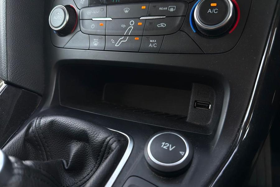 Ford FOCUS Photo autoimg-412517704158f49baf96832ccdb6f993bf15ed21.jpg