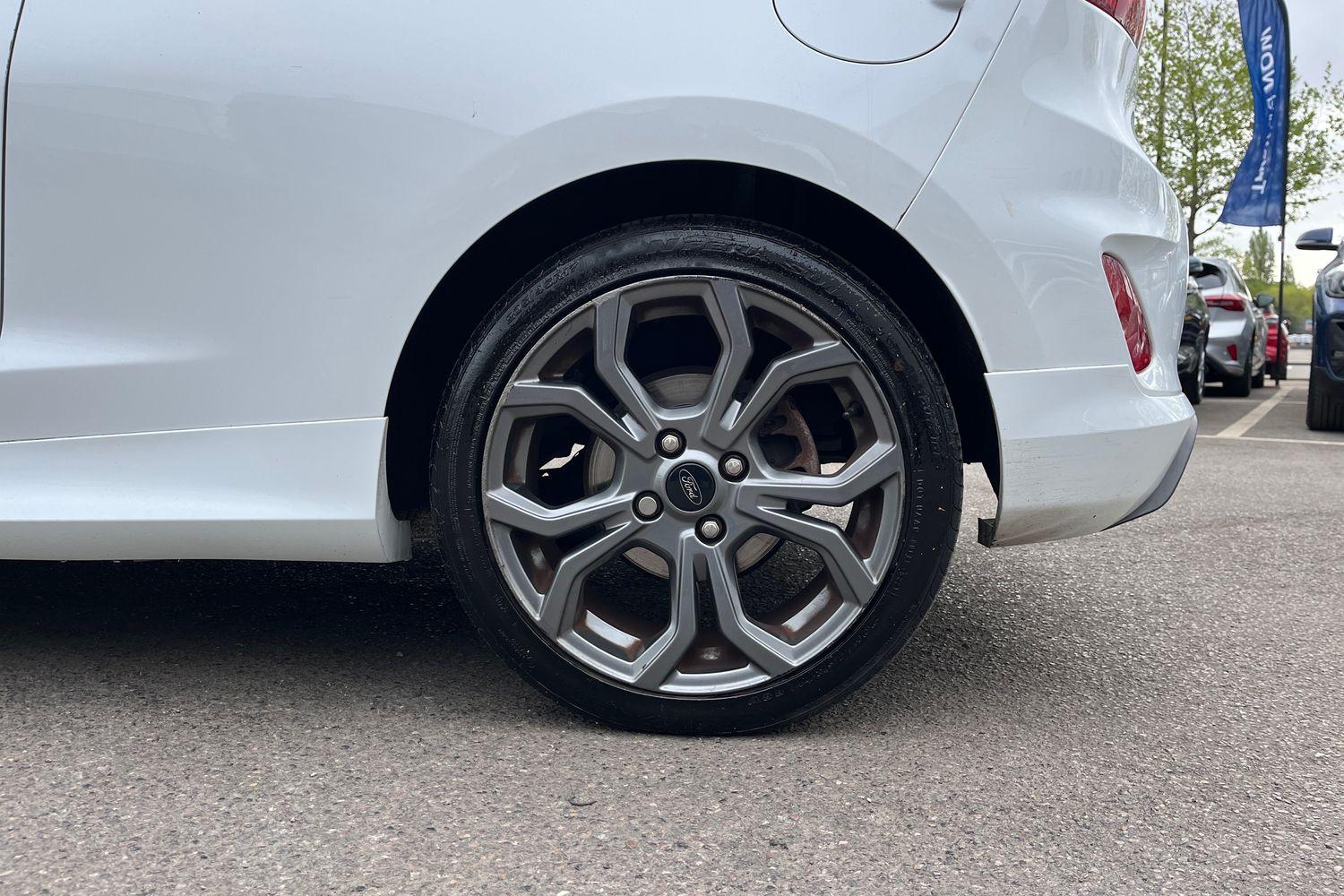 Ford Fiesta Photo 7