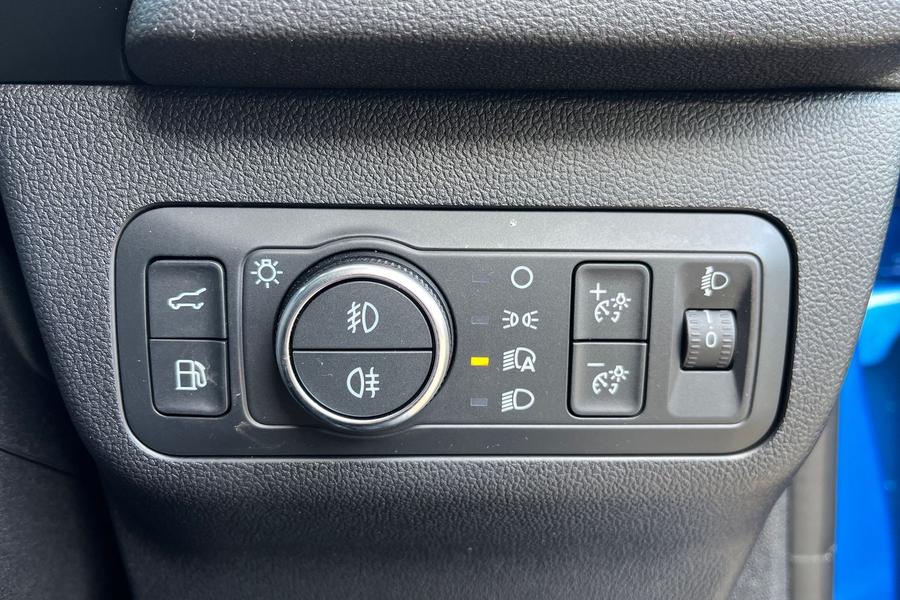 Ford Kuga Photo autoimg-412737da6c8c40f4d04978158fa8a197869e0d53.jpg