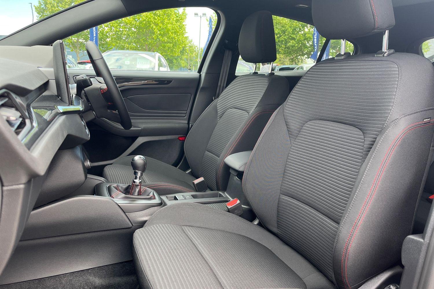 Ford FOCUS Photo 18
