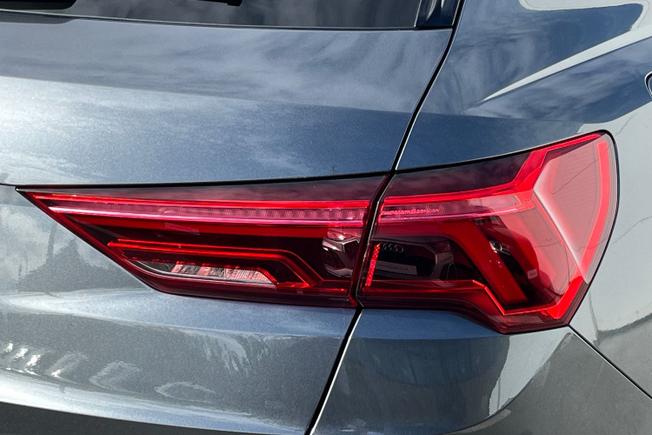 AUDI Q3 Photo 18