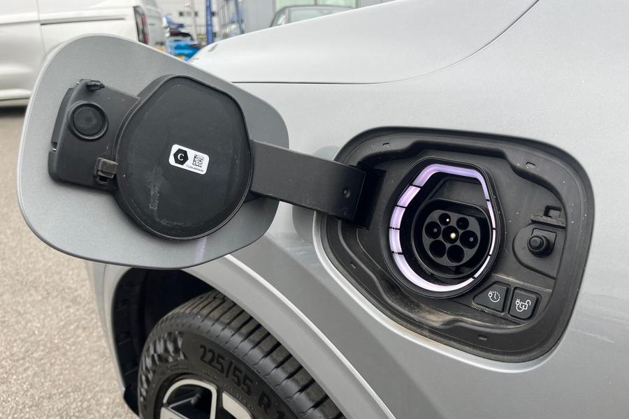 Ford KUGA Photo autoimg-4132e95edc47cfc701866d62cad76c5240451e98.jpg