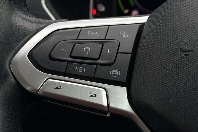 VOLKSWAGEN Tiguan Photo 16