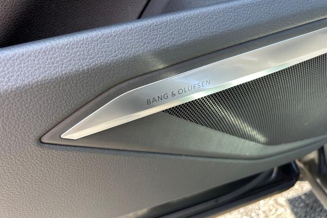 Audi e-tron S Photo 39