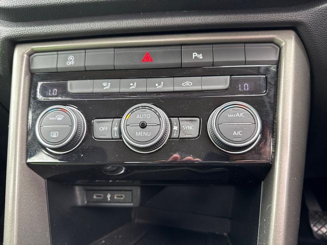 VOLKSWAGEN T-Roc Photo 32