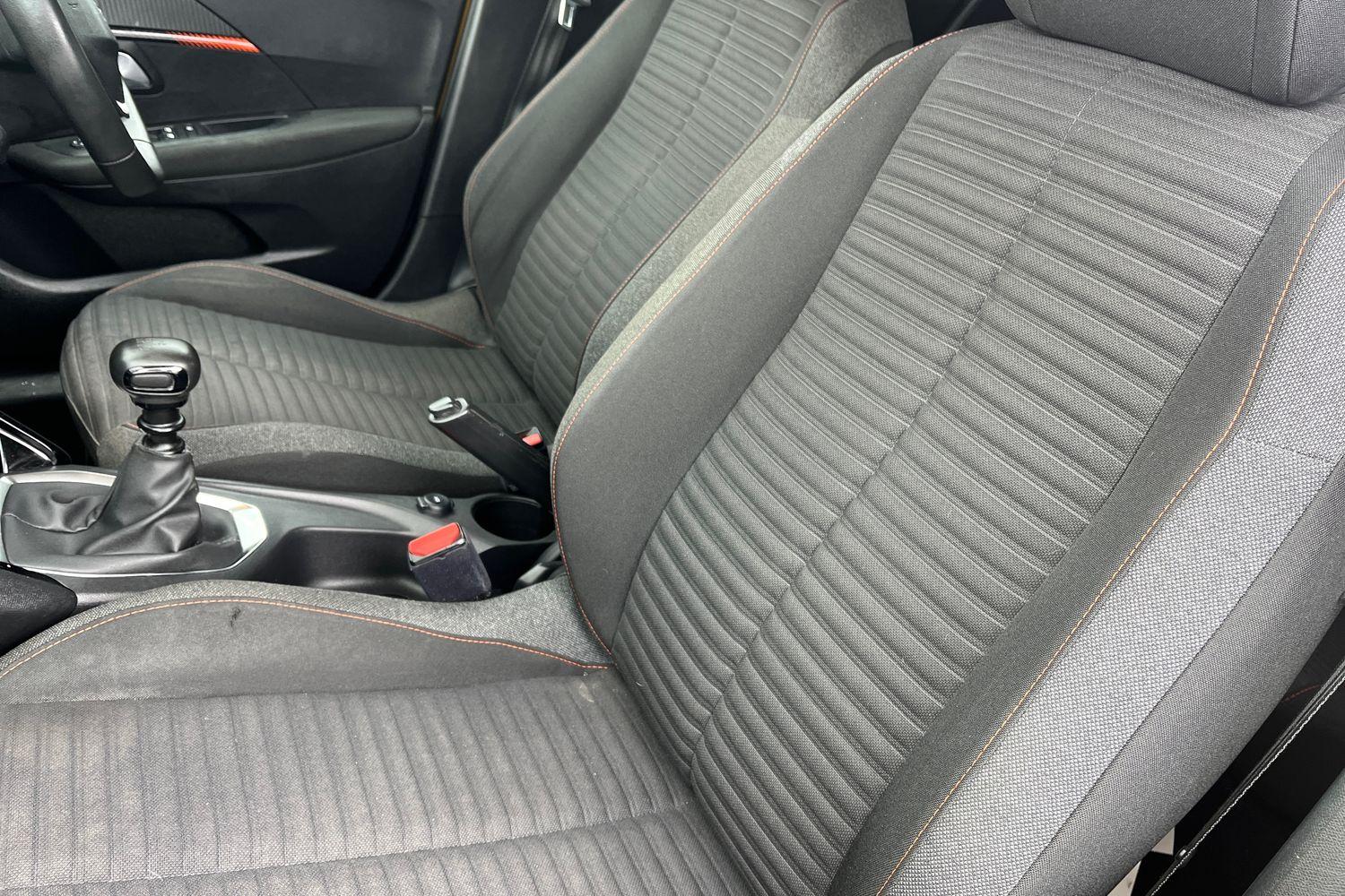 Peugeot 208 Photo 18