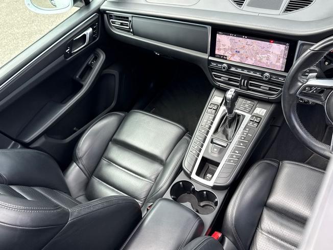 PORSCHE Macan Photo 36