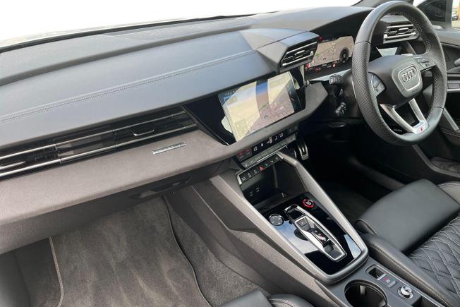 AUDI S3 Photo 2
