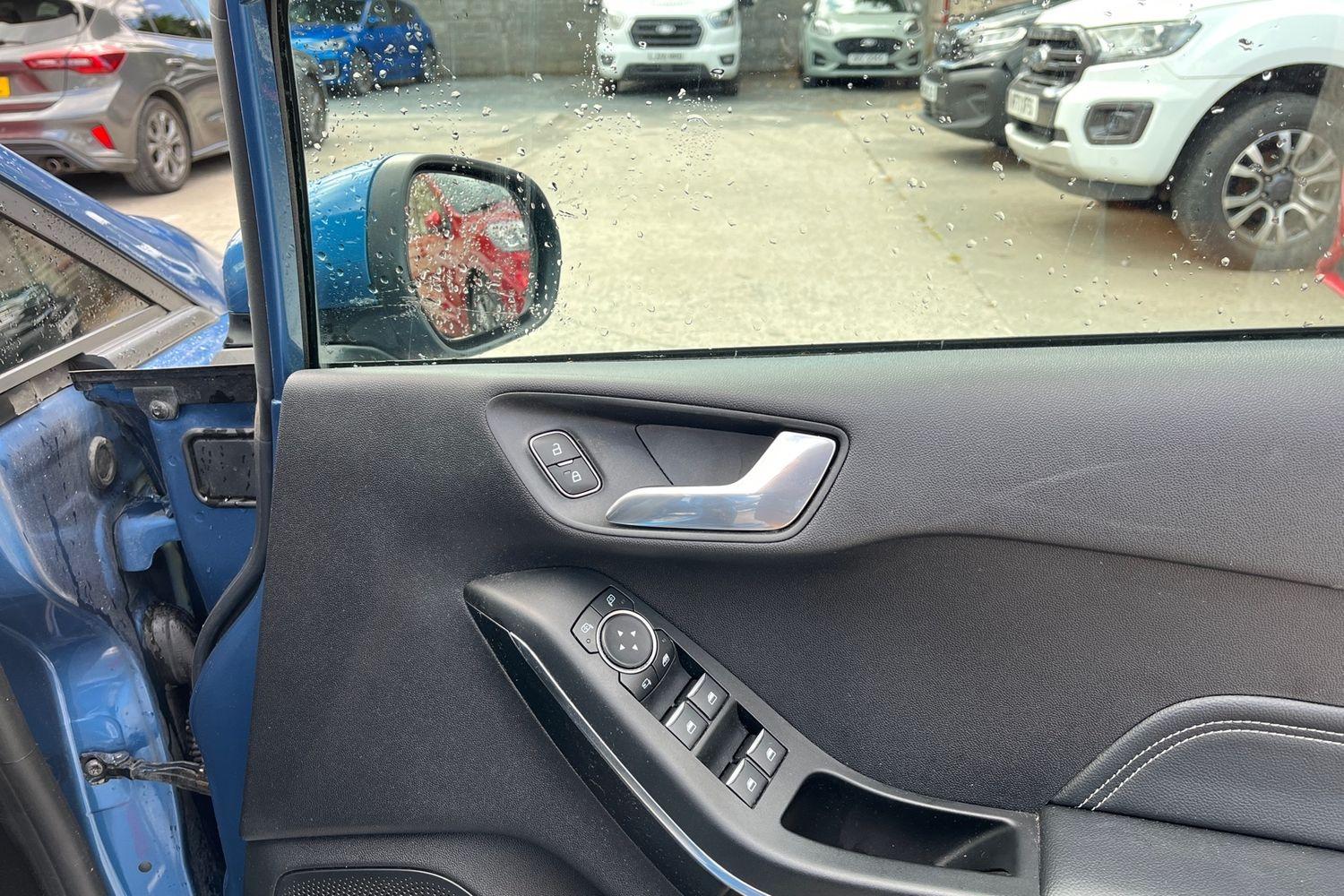 Ford FIESTA Photo 23