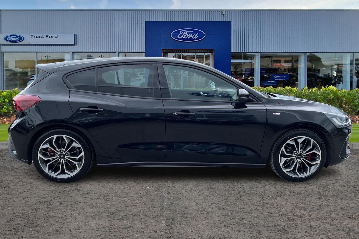 Ford FOCUS Photo 2