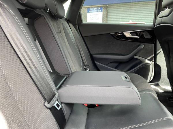 Audi A4 Photo autoimg-416568f3650dac016849fedeb0d58ae23c08f3b7.jpg