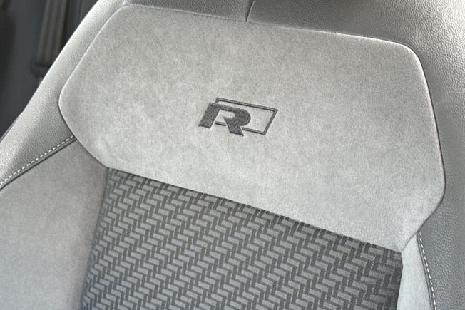 VOLKSWAGEN T-Roc Photo 42