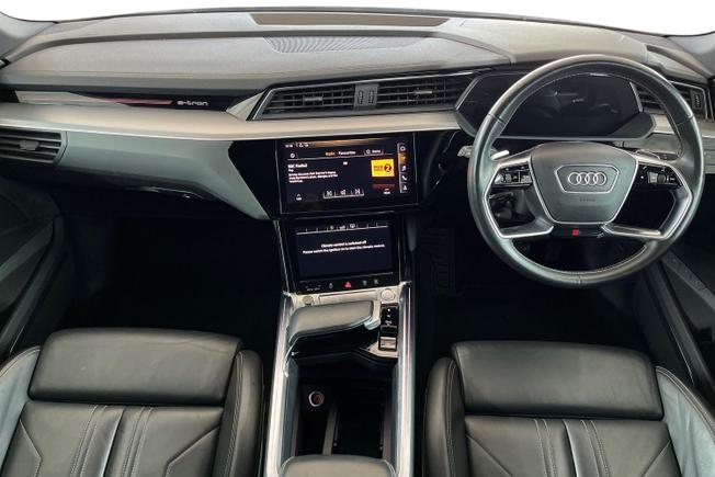 AUDI e-tron Photo 10