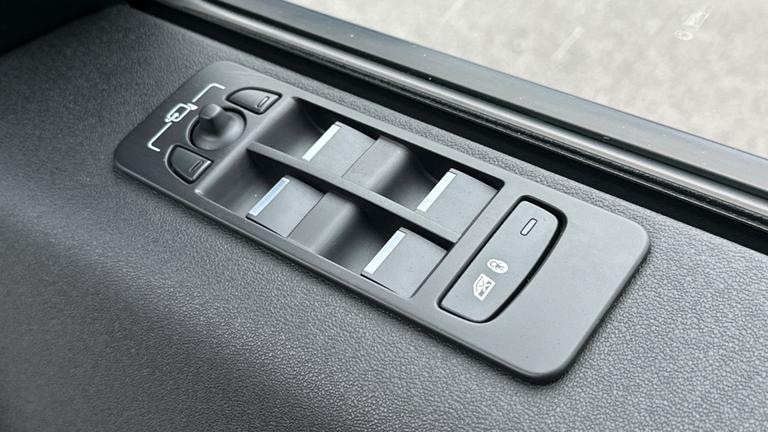 Used Land Rover Discovery Sport BJ25MBF 25