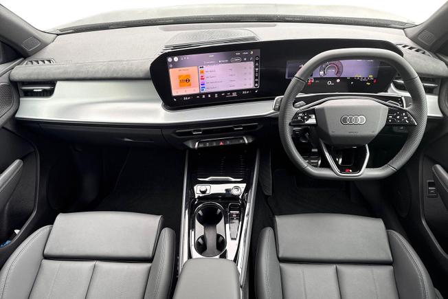 Audi Q3 SUV Photo 10