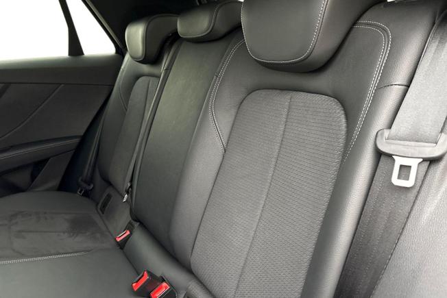 AUDI Sq2 Photo 9
