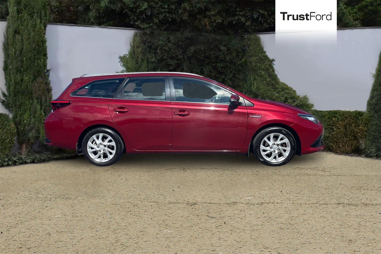 Toyota AURIS Photo 2