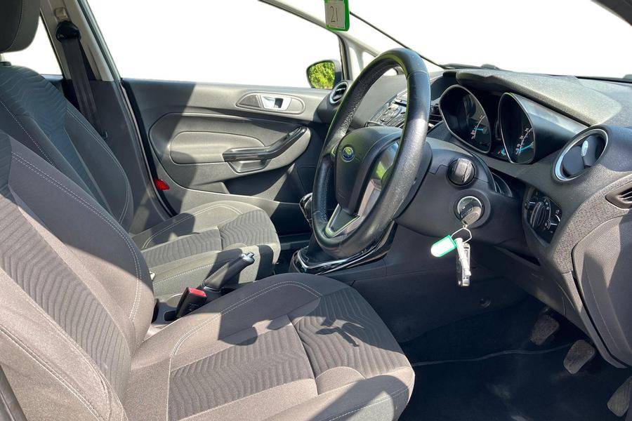 Ford FIESTA Photo autoimg-41741114cee60096aebb29b04b9b2a8257130016.jpg