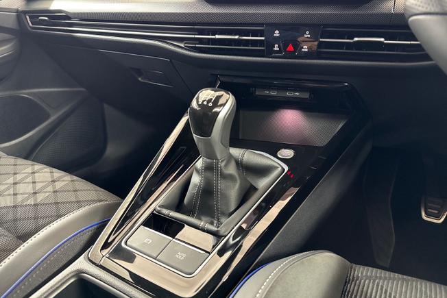 Volkswagen Golf Photo 23