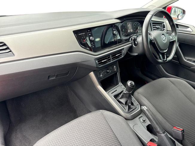 VOLKSWAGEN Polo Photo 2