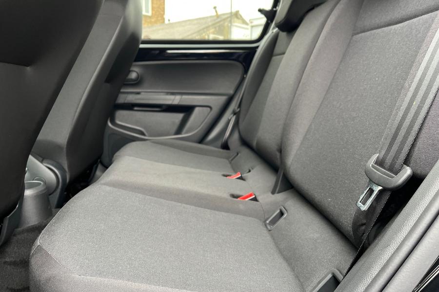 Volkswagen UP Photo autoimg-417aec01a5e34efab69ef1d4875426a7b2179ec8.jpg