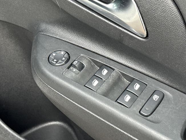 VAUXHALL Corsa Photo 38