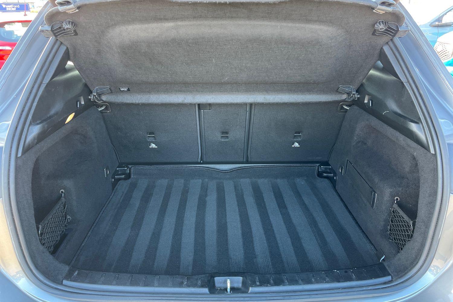 Mercedes-Benz GLA Photo 20