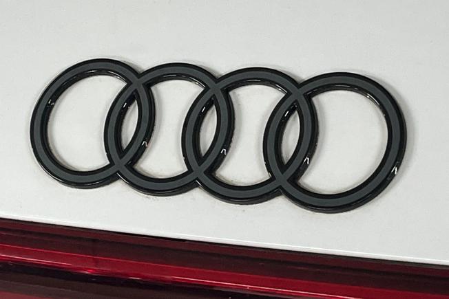 AUDI Q8 E-Tron Photo 35