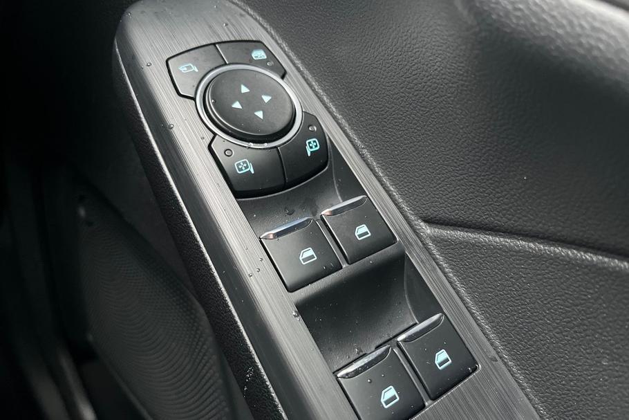 Used Ford KUGA AO25KVC 16