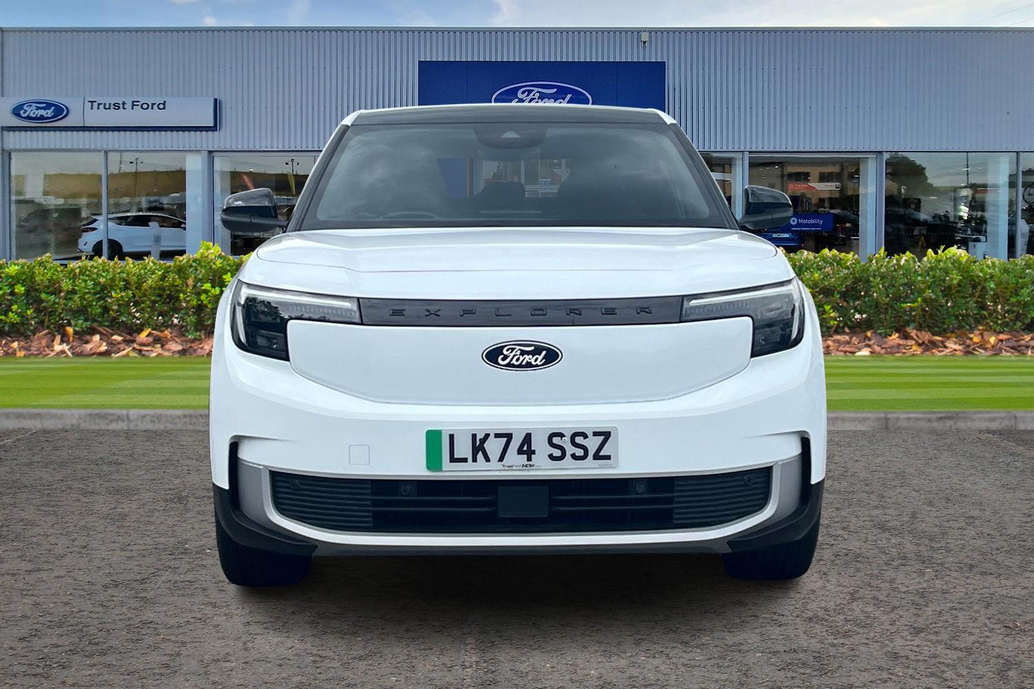 Ford Explorer Photo 5