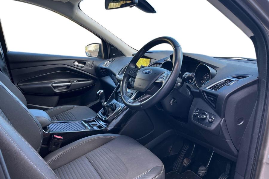 Ford KUGA Photo autoimg-418709cb2ac621f275fd0eaa5861d81bdc0c8c27.jpg