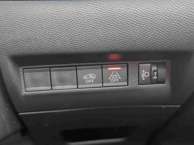 Used Peugeot E-2008 YD22ORO 36