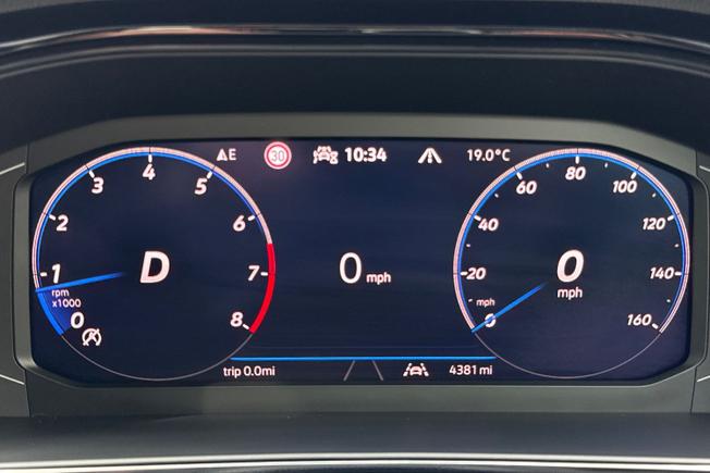 Volkswagen T-Roc Photo 15
