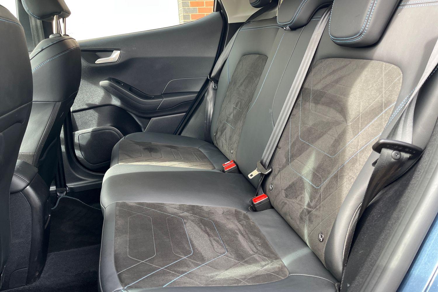 Ford FIESTA Photo 19