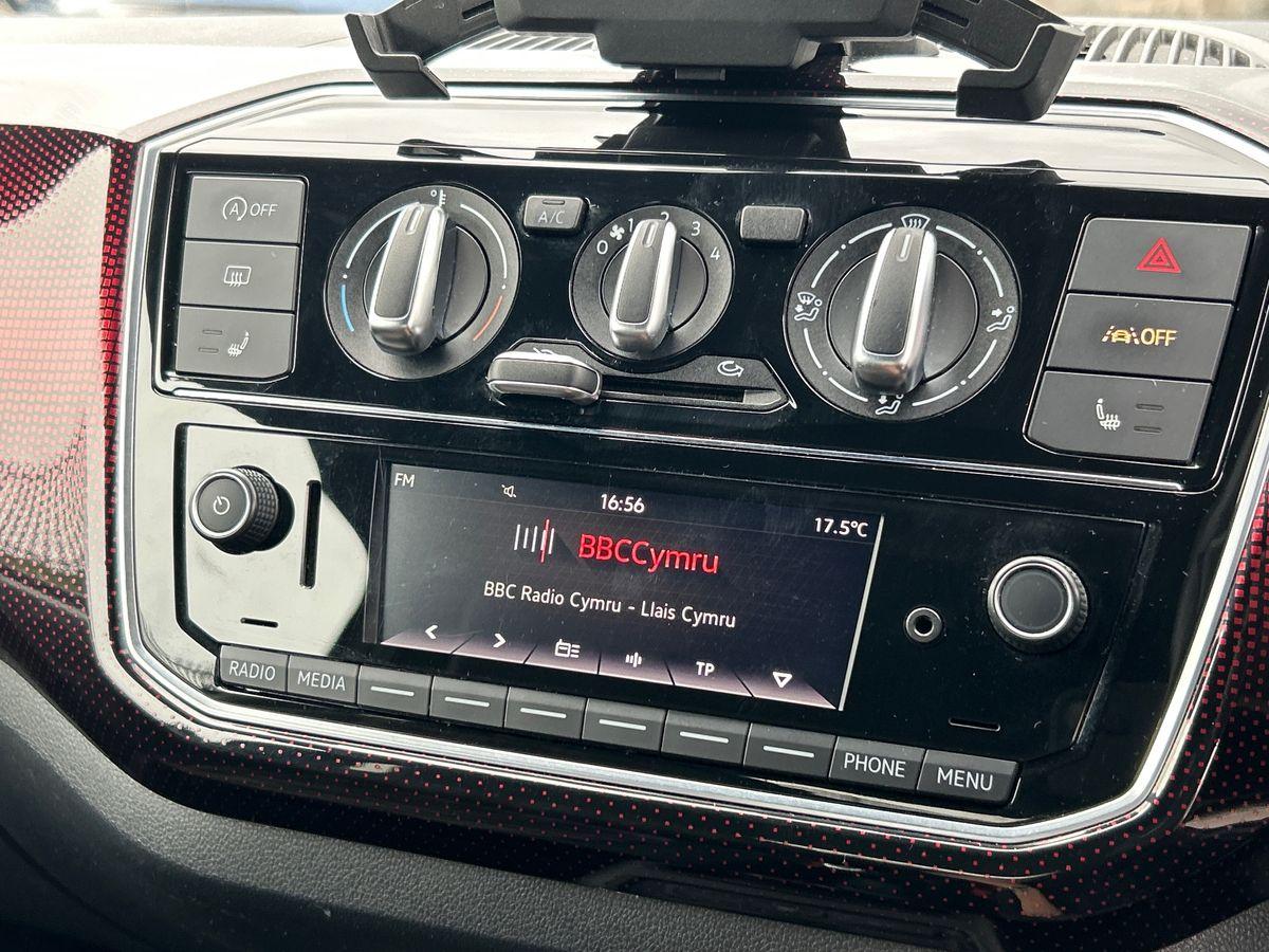 Volkswagen up! Photo autoimg-41963b6b588e3f83c1a0be715c8677666c83faeb.jpg