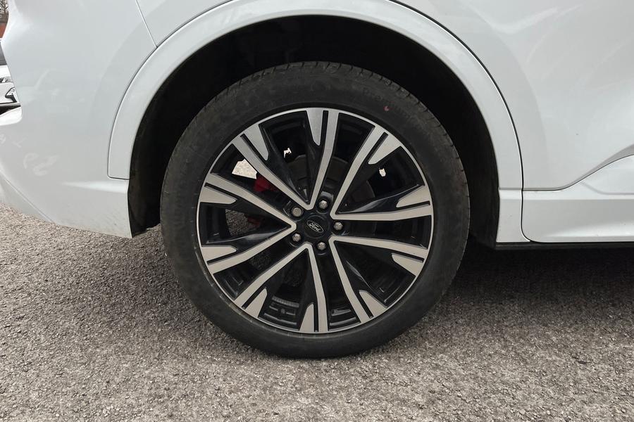 Ford Kuga Photo autoimg-419a841352c125a1c43a4c9b9622b1cdac645822.jpg