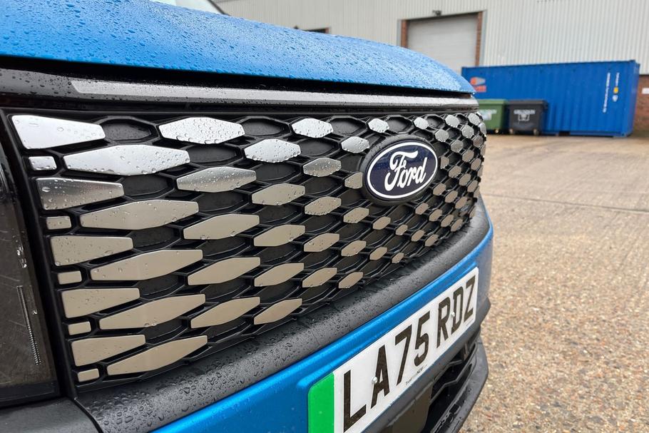 Used Ford E-TRANSIT COURIER LA75RDZ 37