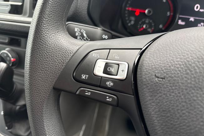 VOLKSWAGEN Crafter Photo 16
