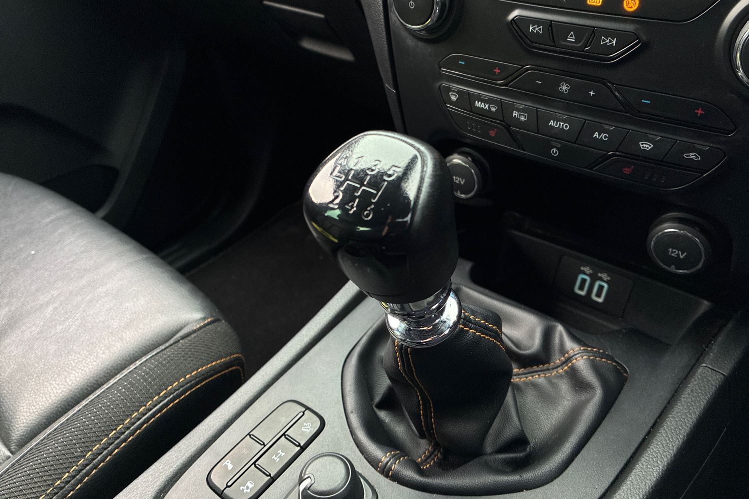 Ford RANGER Photo 34