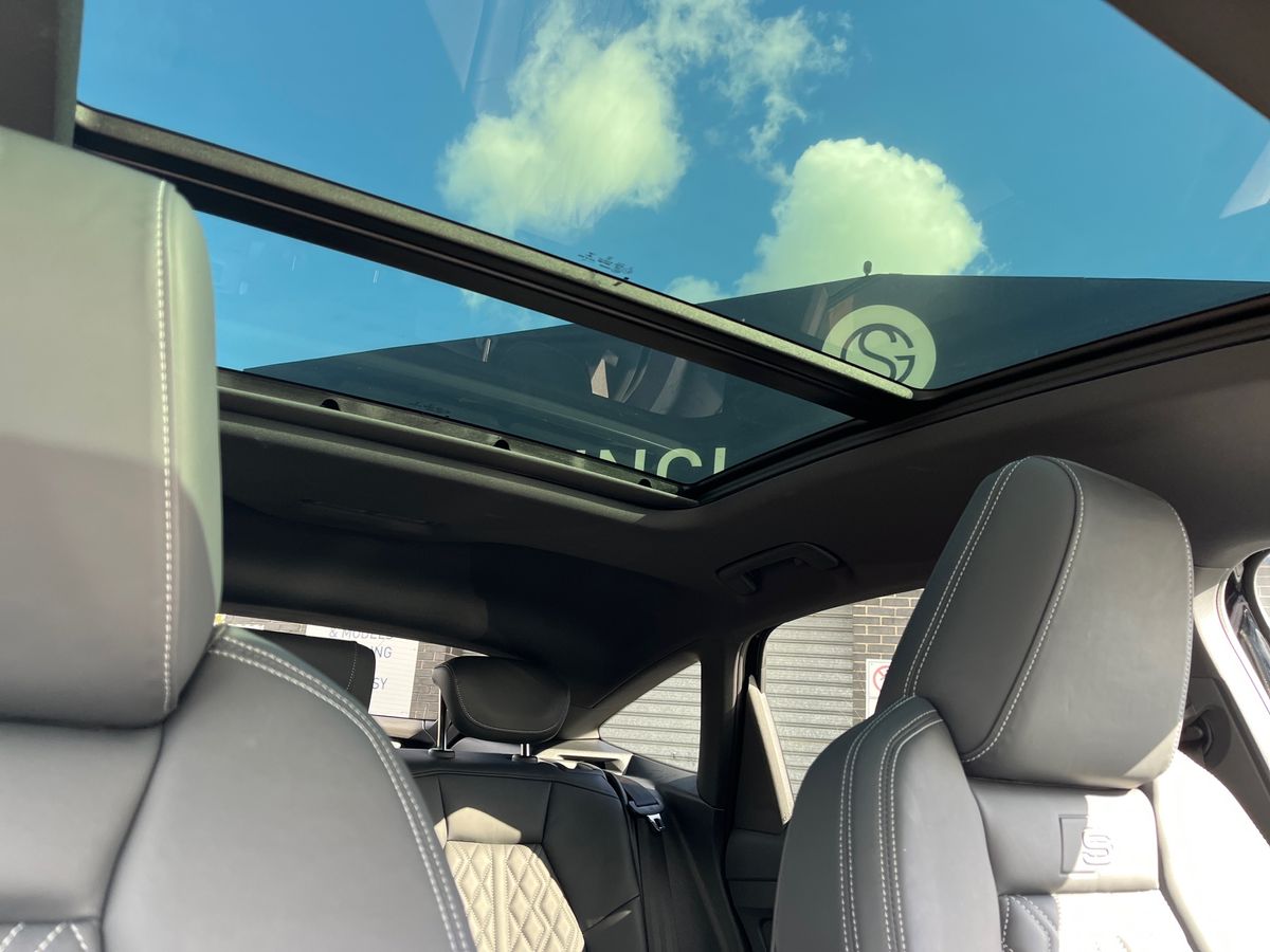 Audi Q4 e-tron Photo 17