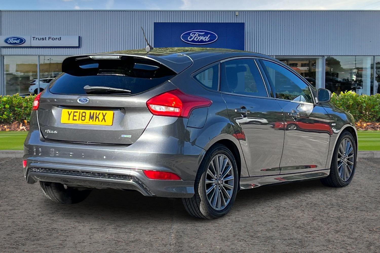 Ford Focus Photo 3