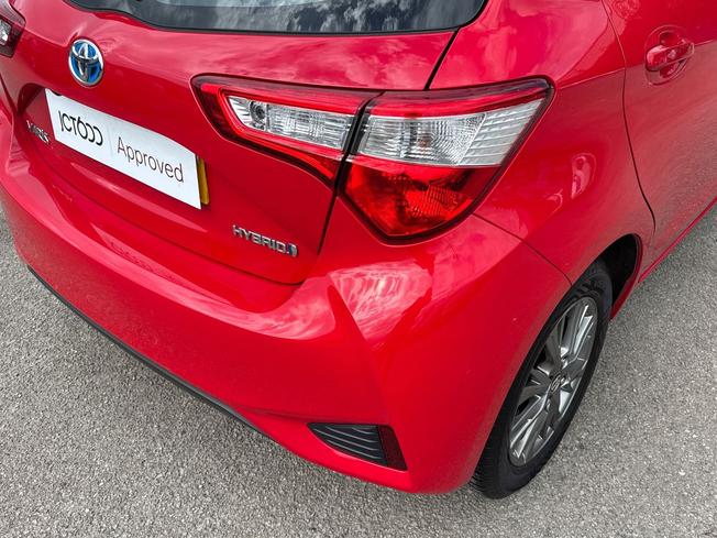 TOYOTA Yaris Photo 18