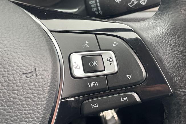 Volkswagen T-Roc Photo 17